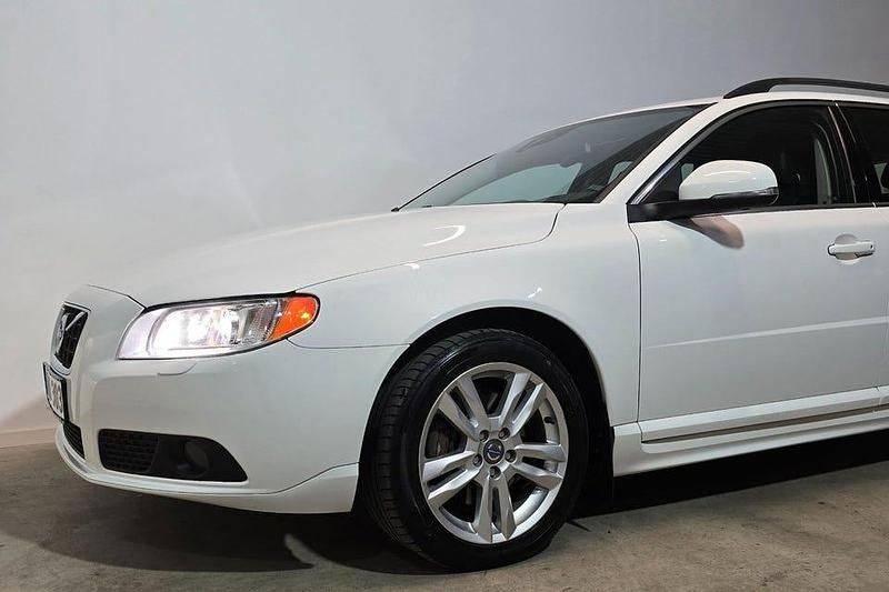 Begagnad Volvo V70 Momentum 164 HK (120 kW) 2013 Vit Kombi