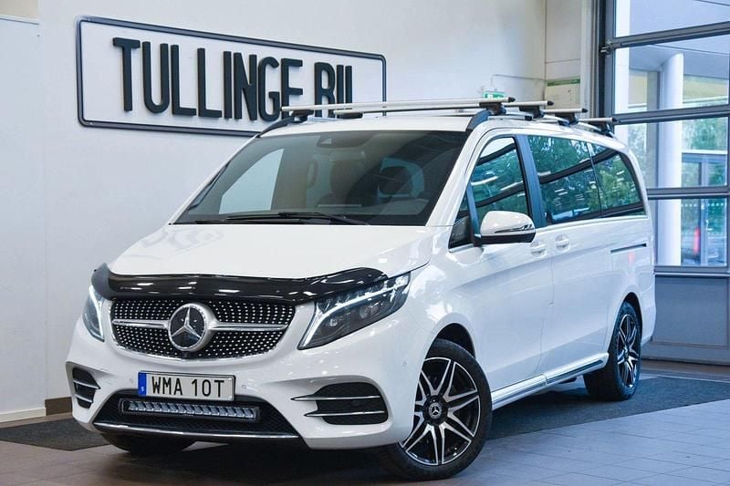 Vit Begagnad 2022 Mercedes V220 AMG Minibuss | 689 800 kr - Bild 1/4