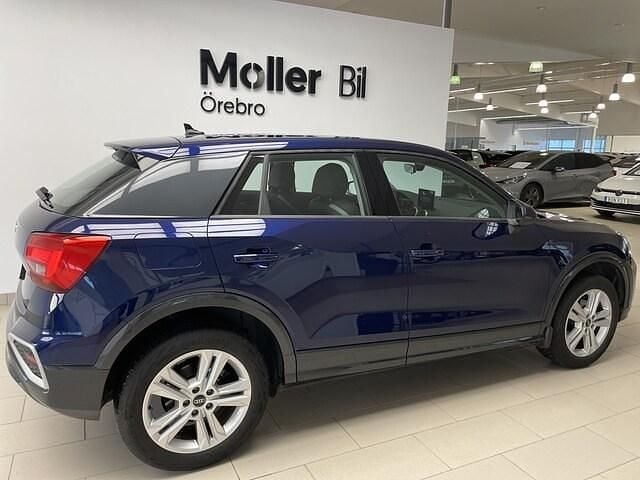 Begagnad Audi Q2 Advanced Plus 150 HK (110 kW) 2024 Navarrablå metallic SUV