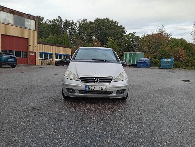 Silver Begagnad 2006 Mercedes A170 Classic Halvkombi | 19 000 kr (Marknadspris) - Bild 1/4