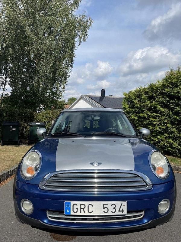 Blå Begagnad 2008 Mini Cooper Clubman Kombi | 39 000 kr - Bild 1/4