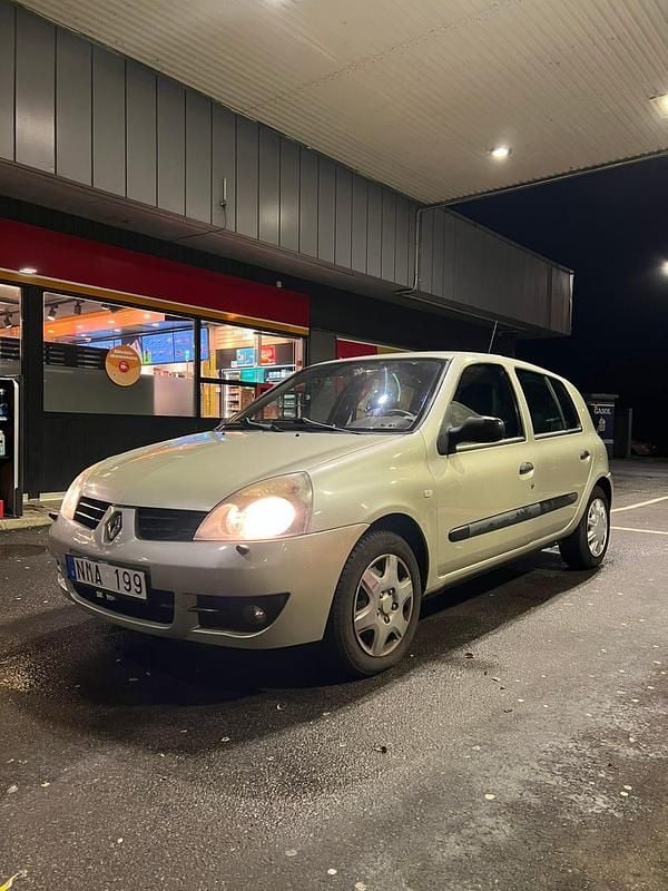 Begagnad 2007 Renault Clio R.S. Halvkombi | 14 000 kr (Marknadspris) - Bild 1/4