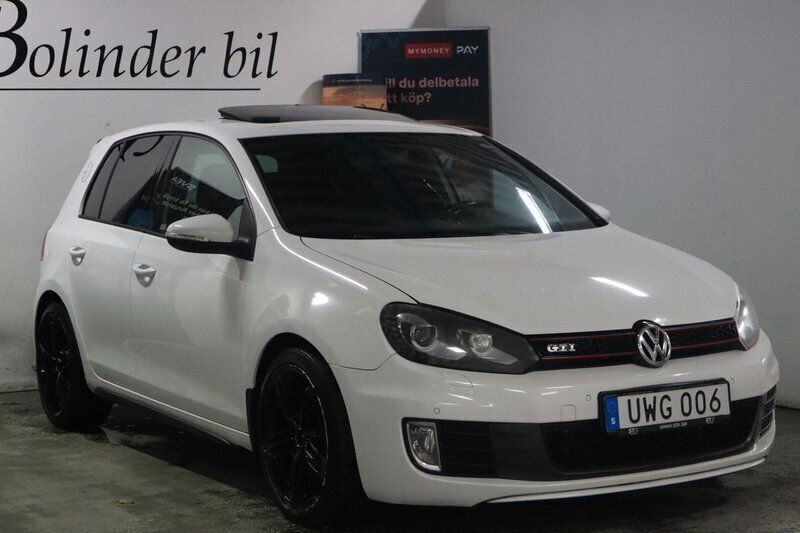 Vit Begagnad 2010 VW Golf VI GTI Halvkombi | 98 900 kr (Marknadspris) - Bild 1/4