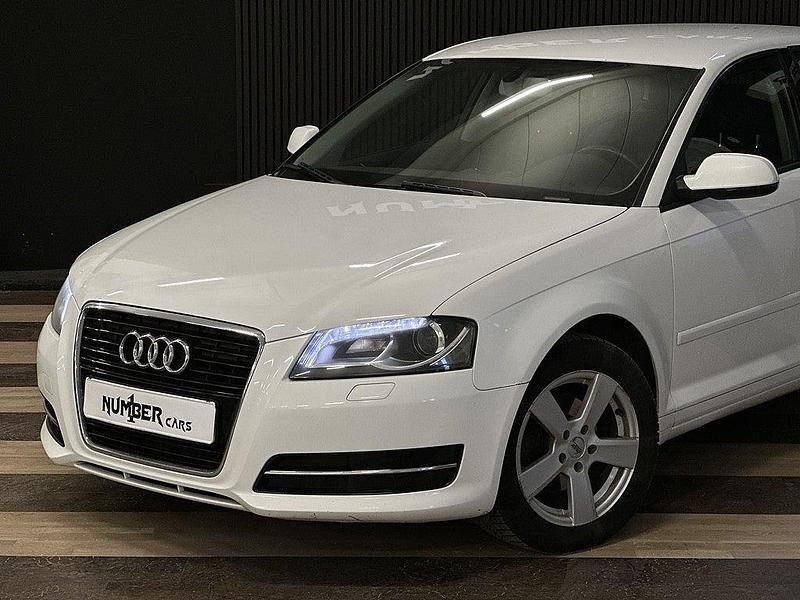 Begagnad Audi A3 Sportback Attraction 140 HK (102 kW) 2012 Vit Halvkombi
