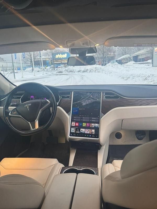 Begagnad Tesla Model S 386 kW (525 HK) 2018 Halvkombi