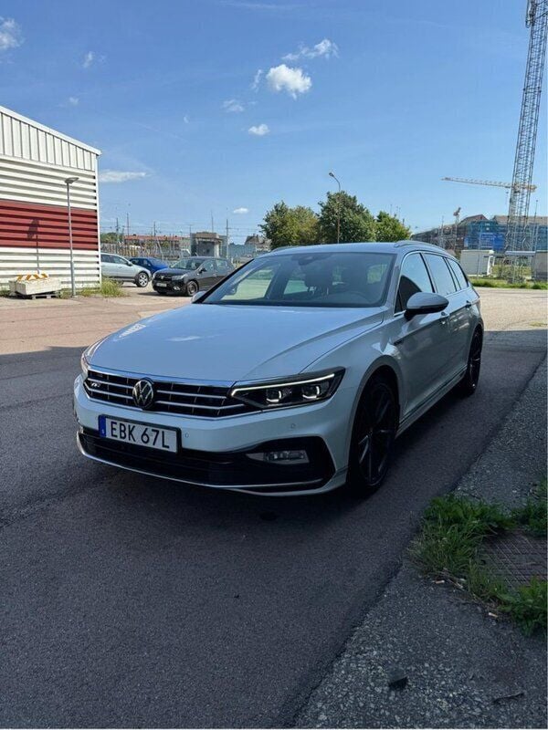 Vit Begagnad 2021 VW Passat GT Kombi | 329 000 kr (Lite dyr) - Bild 1/4