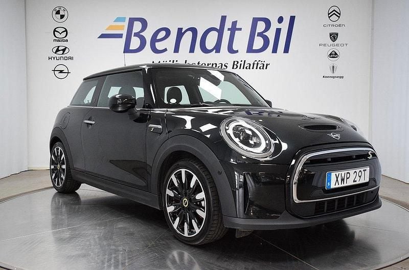Svart Begagnad 2022 Mini Cooper SE Halvkombi | 229 500 kr (Lite dyr) - Bild 1/3