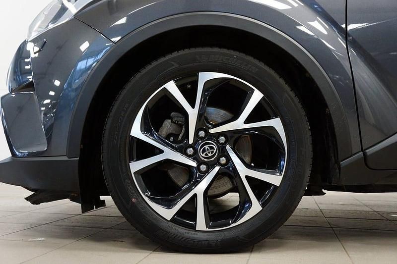Begagnad Toyota C-HR Edition 122 HK (89 kW) 2018 Grå SUV