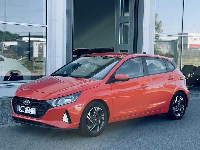 Röd Begagnad 2020 Hyundai i20 Essential Halvkombi | 119 800 kr (Lite dyr) - Bild 1/4
