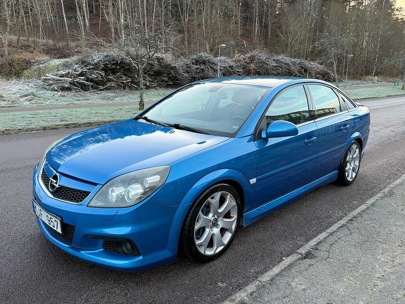 Begagnad 2006 Opel Vectra OPC Halvkombi | 55 000 kr - Bild 1/4