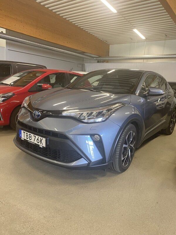 Grå Begagnad 2019 Toyota C-HR Edition SUV | 244 900 kr (Marknadspris) - Bild 1/4