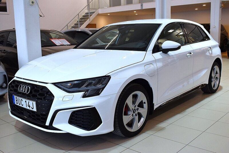 Vit Begagnad 2021 Audi A3 e-tron S-Line Halvkombi | 299 000 kr - Bild 1/4