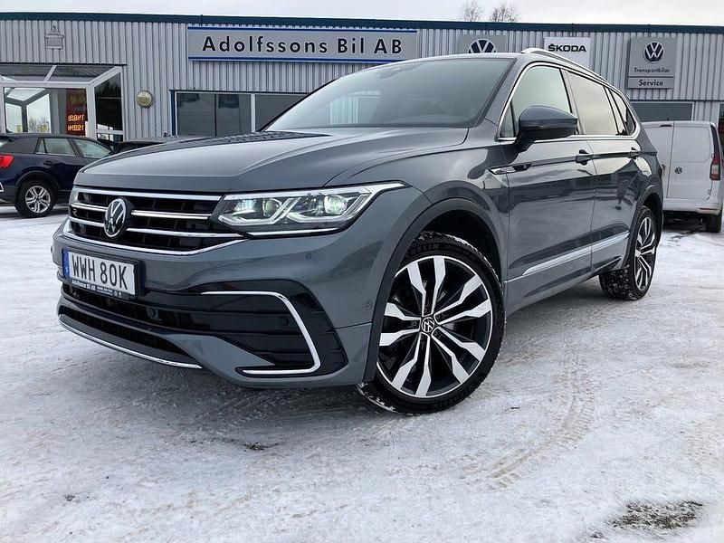 Begagnad VW Tiguan Allspace R-line 200 HK (147 kW) 2021 Grå SUV