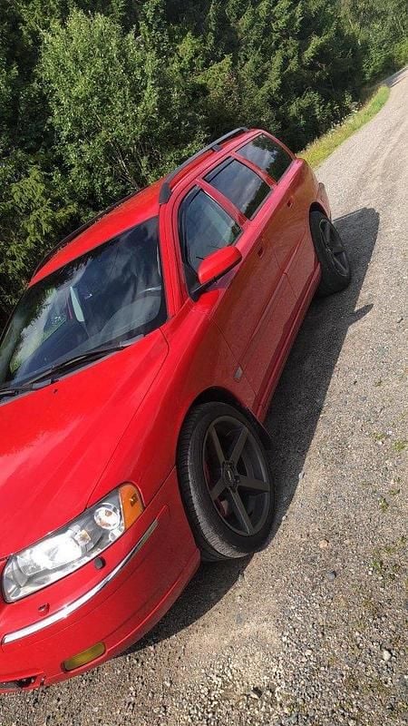Röd Begagnad 2006 Volvo V70 Kombi | 77 000 kr (Dyr) - Bild 1/4