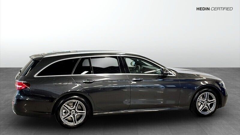 Grå (grey) Begagnad 2020 Mercedes E300 AMG Kombi | 439 000 kr (Dyr) - Bild 1/4