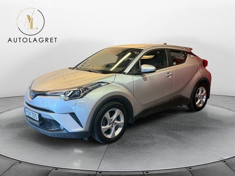 Silver Begagnad 2018 Toyota C-HR Multidrive S SUV | 179 900 kr (Marknadspris) - Bild 1/4