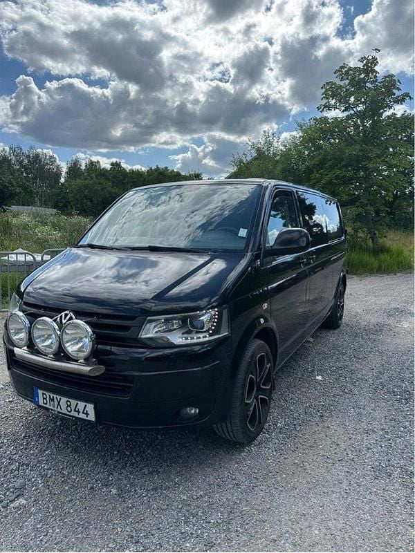 Svart Begagnad 2014 VW T5 Van | 136 900 kr (Marknadspris) - Bild 1/4