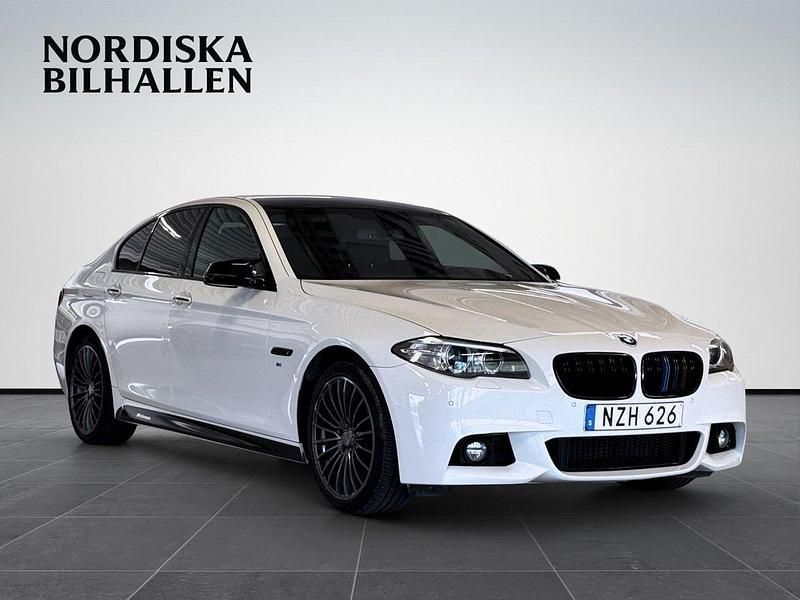 Vit Begagnad 2013 BMW 520 Performance Sedan | 189 795 kr (Lite dyr) - Bild 1/4