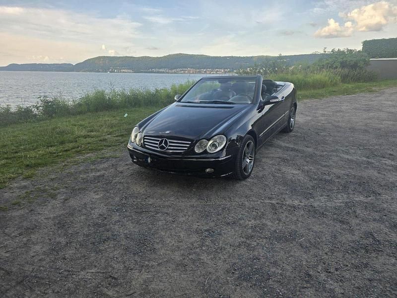 Svart Begagnad 2005 Mercedes CLK240 Elegance Cab | 72 000 kr (Bra pris) - Bild 1/4
