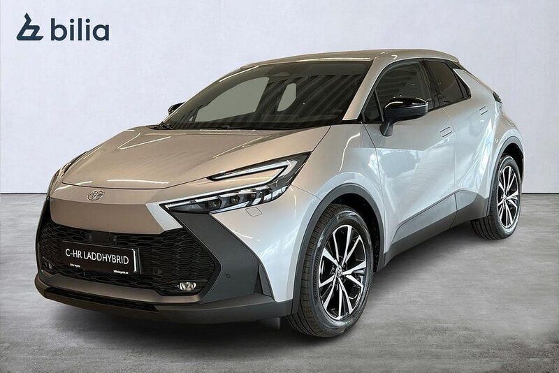 Silver Ny 2024 Toyota C-HR Style SUV | 439 900 kr (Marknadspris) - Bild 1/4