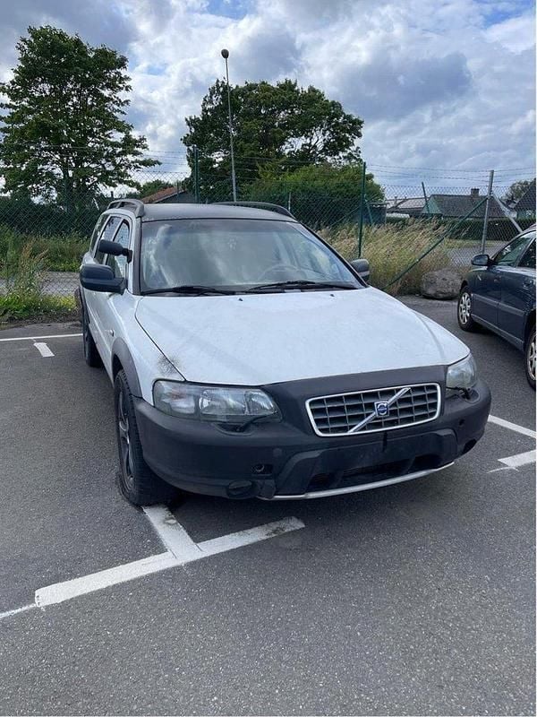 Vit Begagnad 2001 Volvo XC70 SUV | 7 000 kr - Bild 1/4
