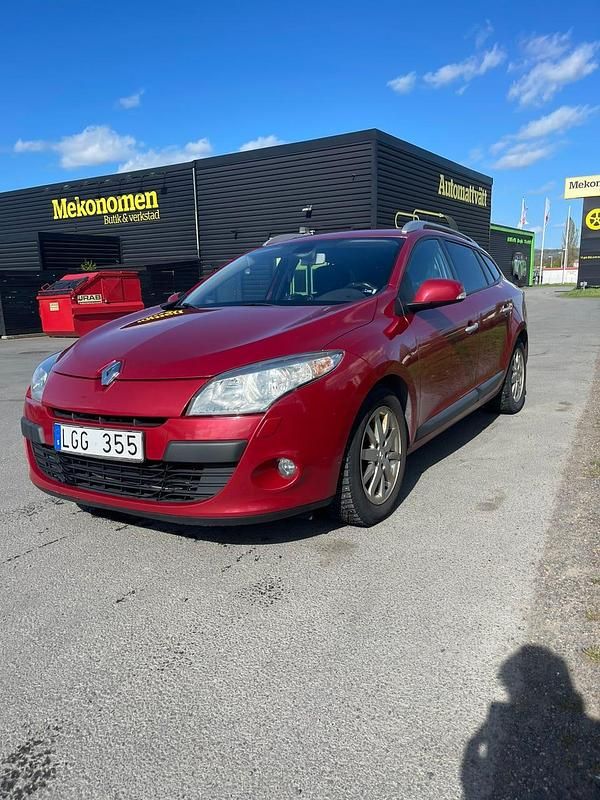 Röd Begagnad 2011 Renault Mégane GrandTour Kombi | 42 000 kr (Marknadspris) - Bild 1/4
