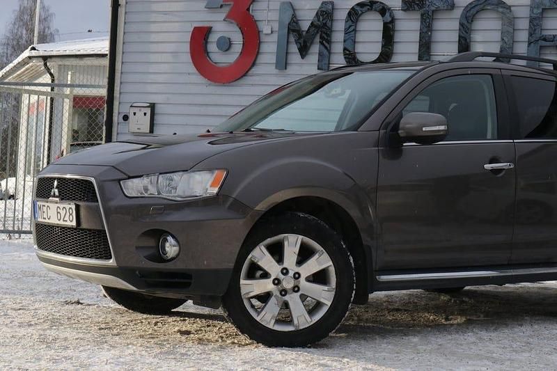 Begagnad Mitsubishi Outlander 170 HK (125 kW) 2011 Brun SUV