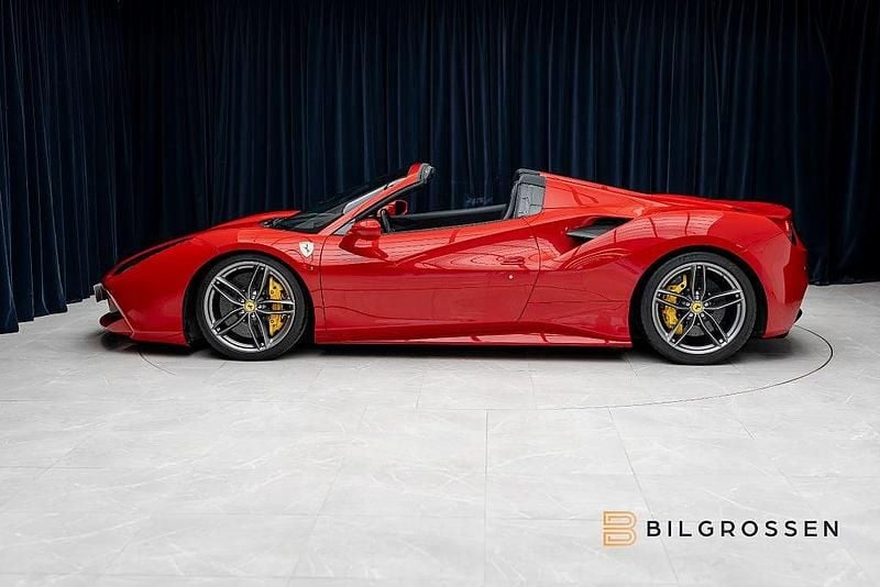 Begagnad Ferrari 488 671 HK (493 kW) 2016 Röd Cab