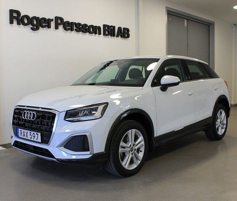 Vit Begagnad 2023 Audi Q2 Advanced Plus SUV | 299 000 kr (Marknadspris) - Bild 1/4