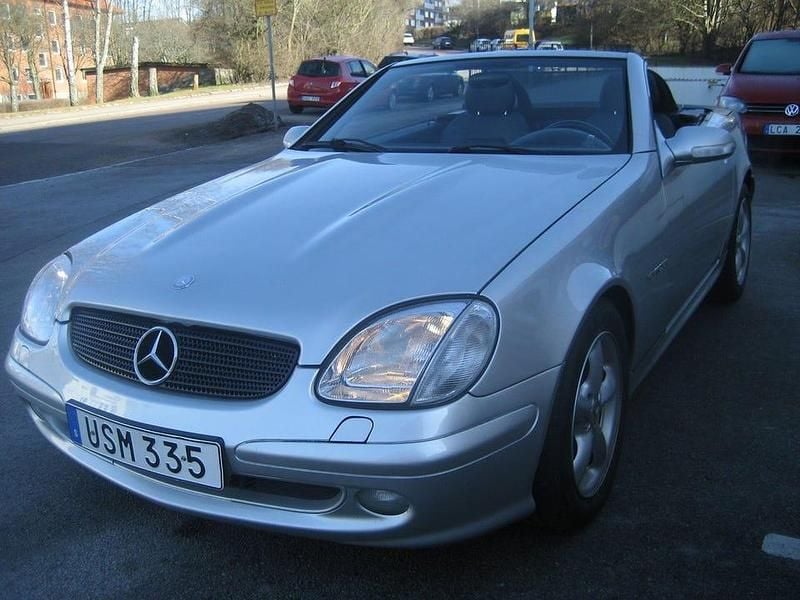 Begagnad Mercedes SLK230 197 HK (144 kW) 2004 Silver metallic Cab