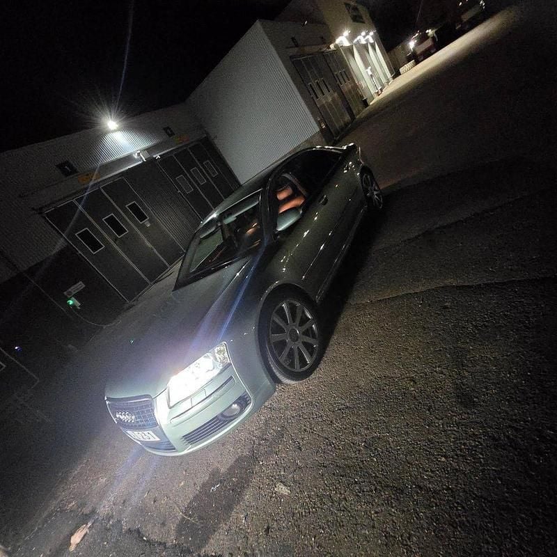 Grön Begagnad 2007 Audi A8 Sedan | 119 000 kr - Bild 1/4