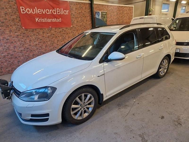 Vit Begagnad 2015 VW Golf VII Kombi | 89 900 kr (Superpris) - Bild 1/4