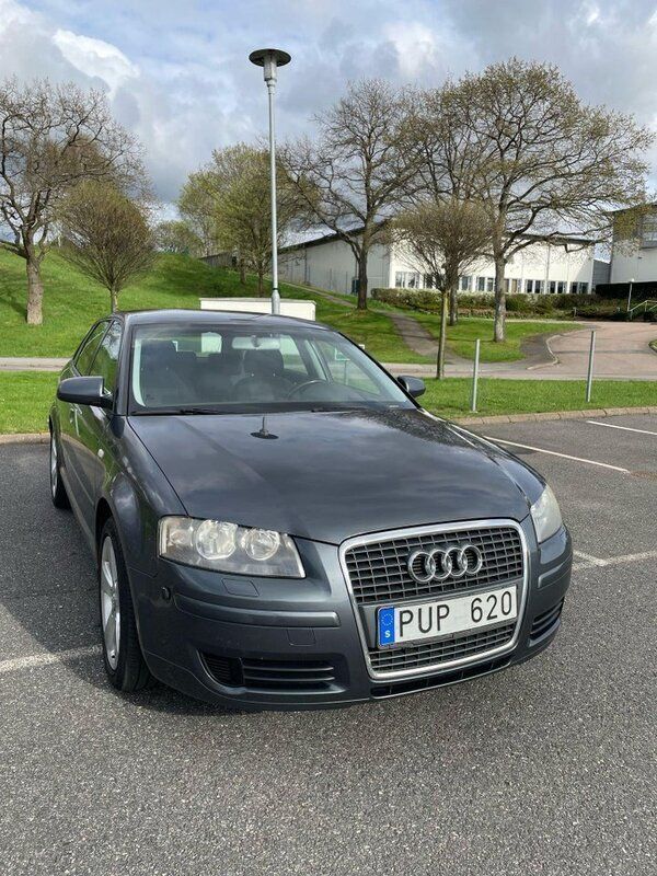 Grå Begagnad 2007 Audi A3 Sportback Attraction Halvkombi | 32 000 kr (Marknadspris) - Bild 1/4
