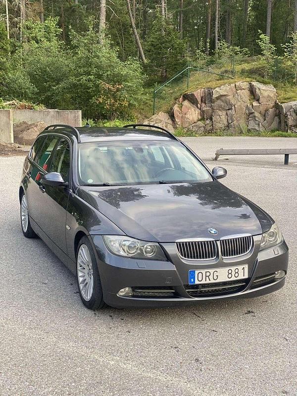 Grå Begagnad 2008 BMW 325 Advantage Kombi | 65 000 kr (Marknadspris) - Bild 1/4
