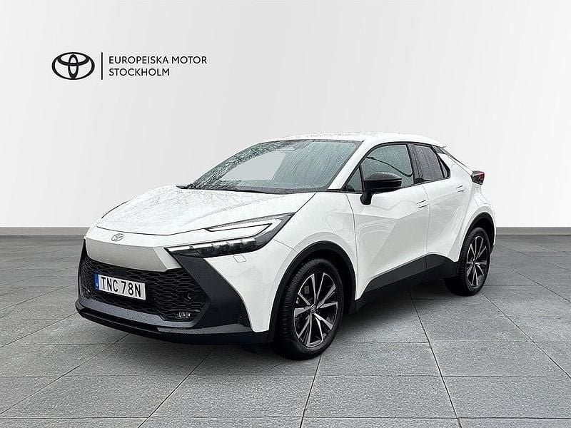 Vit Ny 2025 Toyota C-HR Style SUV | 369 900 kr (Marknadspris) - Bild 1/4