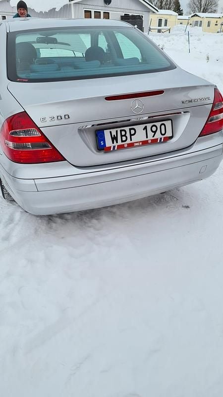 Begagnad Mercedes E200 163 HK (119 kW) 2005