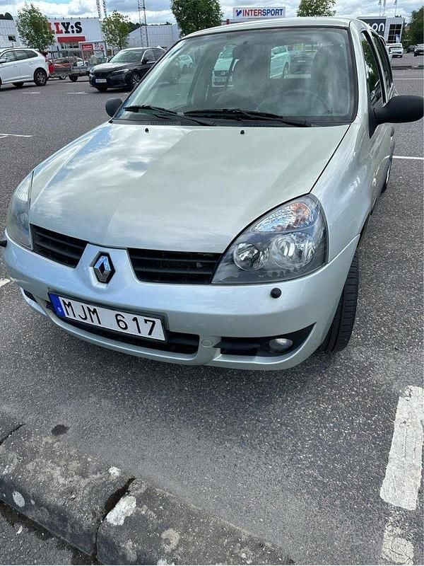 Grön Begagnad 2008 Renault Clio R.S. Halvkombi | 25 000 kr (Bra pris) - Bild 1/4