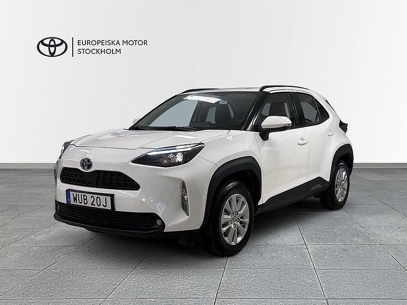 Vit Begagnad 2023 Toyota Yaris Cross Active SUV | 269 800 kr (Marknadspris) - Bild 1/4