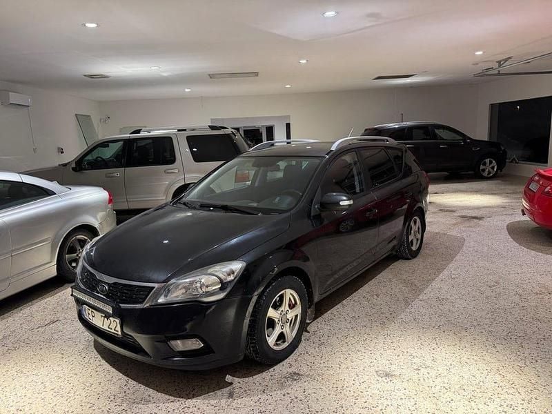 Svart Begagnad 2009 Kia Ceed Halvkombi | 34 900 kr (Marknadspris) - Bild 1/4