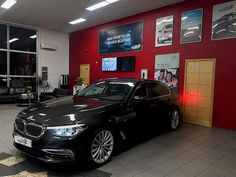 Brun Begagnad 2017 BMW 530 Luxury Line Sedan | 299 500 kr (Marknadspris) - Bild 1/4