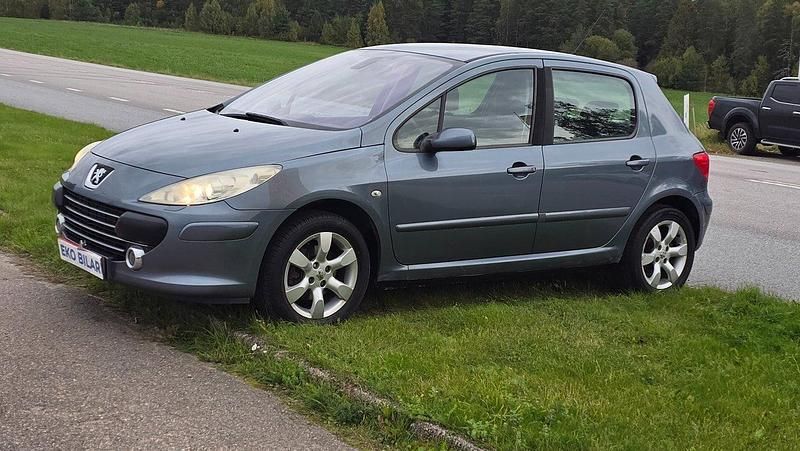 Mörkgrå Begagnad 2006 Peugeot 307 Halvkombi | 19 900 kr (Marknadspris) - Bild 1/4