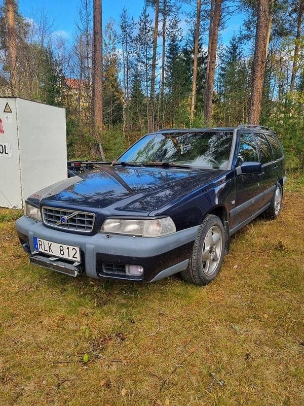 Blå Begagnad 2000 Volvo XC70 SUV | 10 000 kr - Bild 1/3