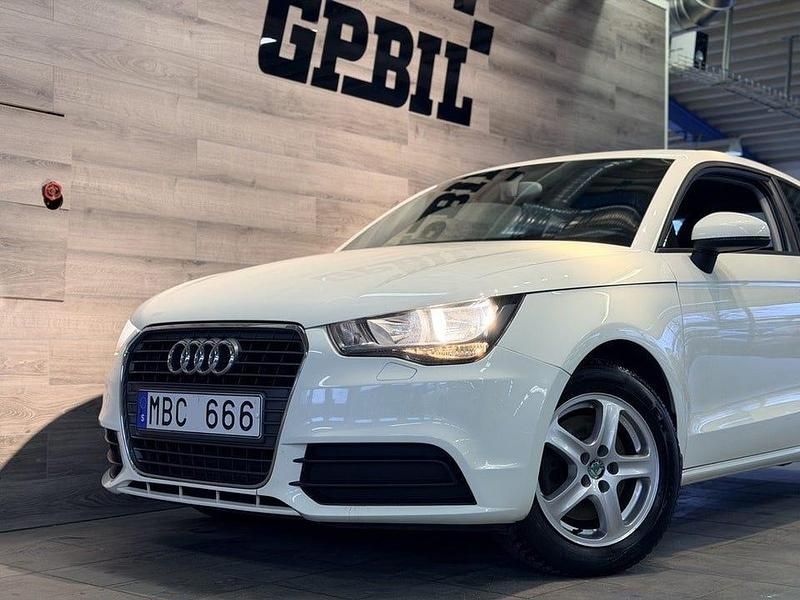 Begagnad Audi A1 Ambition 105 HK (77 kW) 2011 Vit Halvkombi
