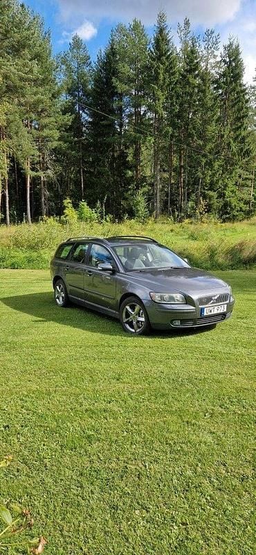 Grå Begagnad 2004 Volvo V50 Kombi | 34 000 kr - Bild 1/4