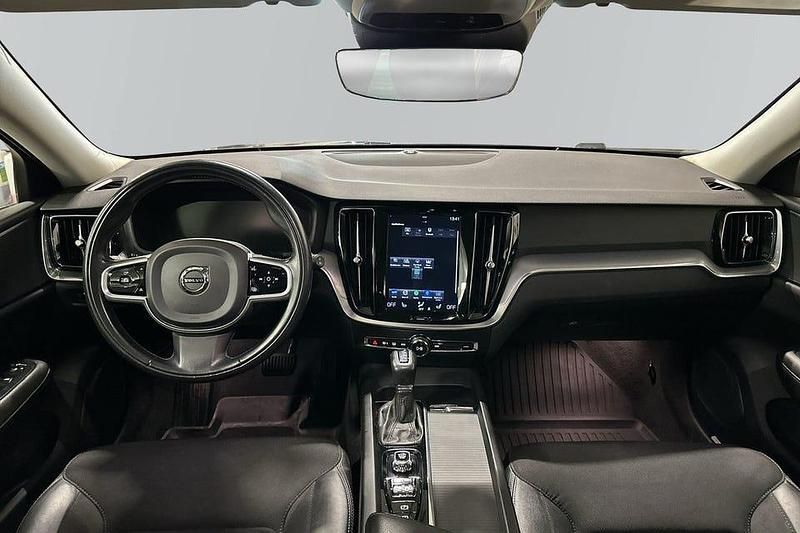 Begagnad Volvo V60 CC Momentum 190 HK (139 kW) 2020 Grå Kombi