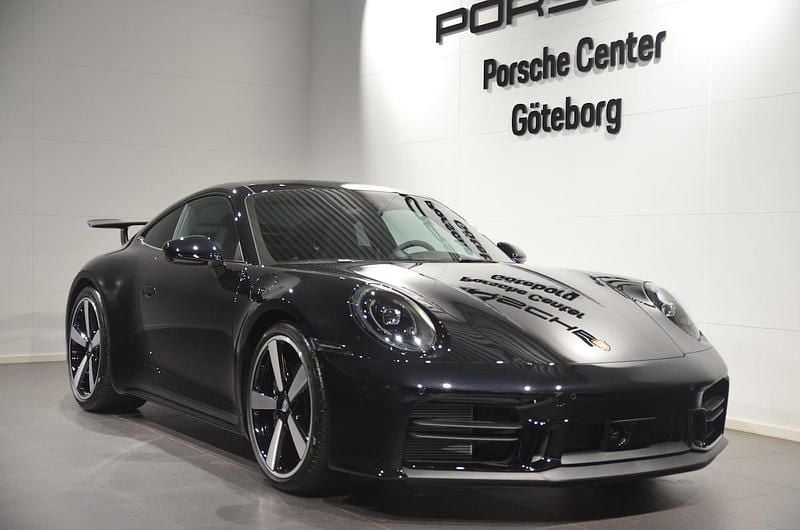 Begagnad Porsche 911 Carrera 394 HK (289 kW) 2024 Svart Sportkupé