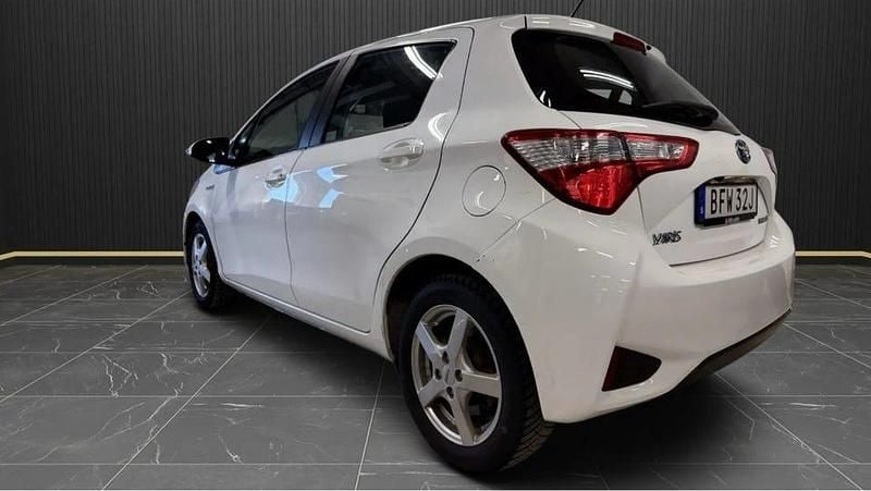 Begagnad Toyota Yaris Hybrid Active 101 HK (74 kW) 2020 Vit Halvkombi