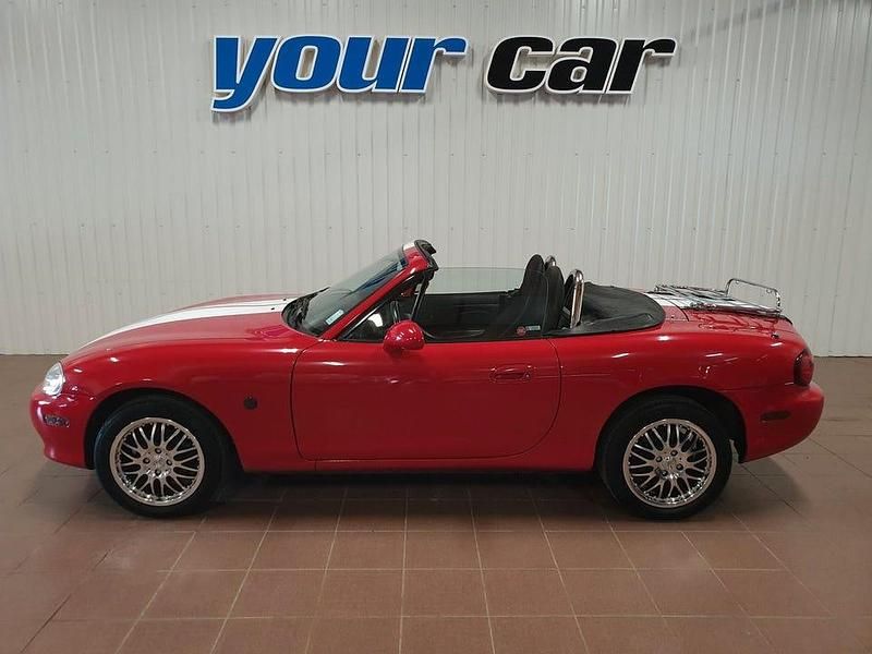 Röd Begagnad 2002 Mazda MX5 Cab | 89 000 kr (Lite dyr) - Bild 1/4