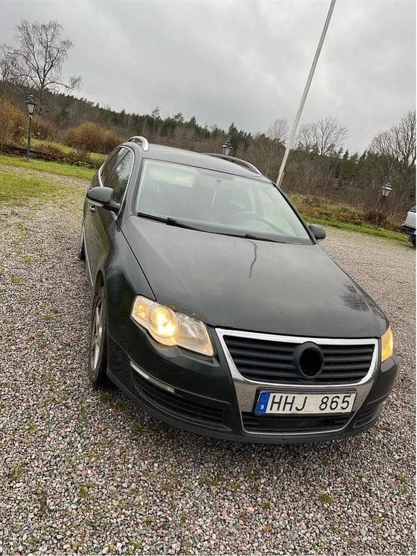 Grön Begagnad 2007 VW Passat Sportline Kombi | 7 500 kr - Bild 1/4
