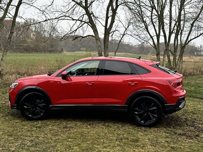 Röd Begagnad 2023 Audi Q3 Sportback Proline SUV | 375 000 kr - Bild 1/4